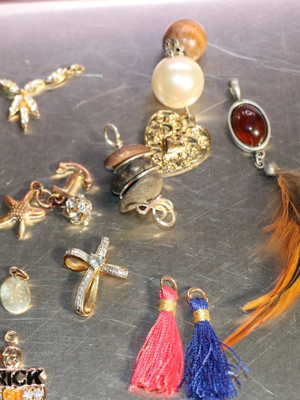 40+ Mostly Vintage Pendants,Charms, and Finales-Lot of Mixed Styles and Sizes - Picture 9 of 11